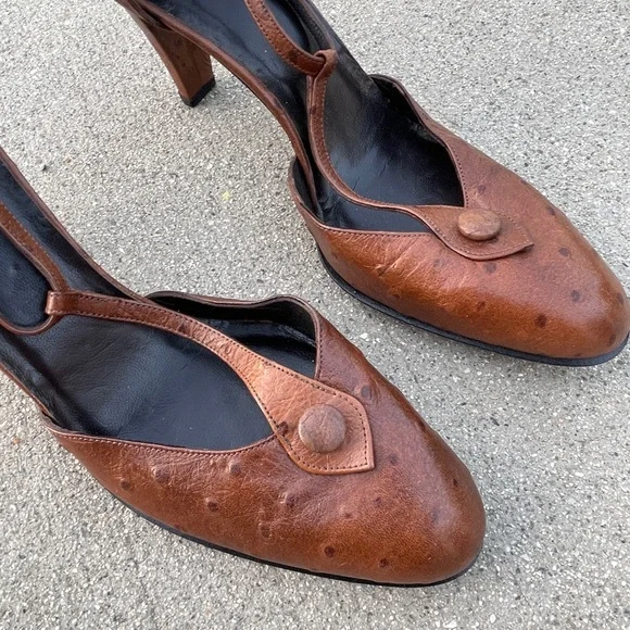 Stuart Weitzman Brown Leather Heels - Picture 2 of 4